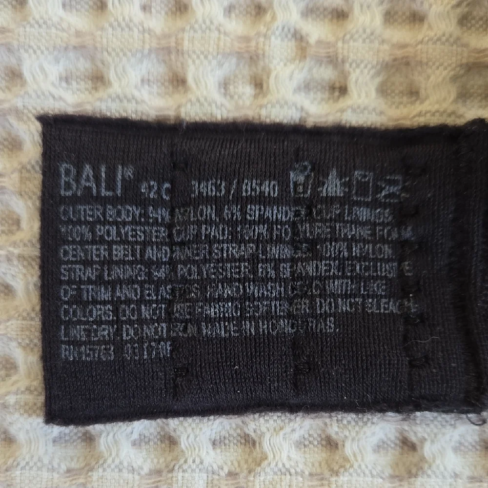 Bali Comfort Revolution Wireless Bra  Size 42C, Style 3463, Black Swirl